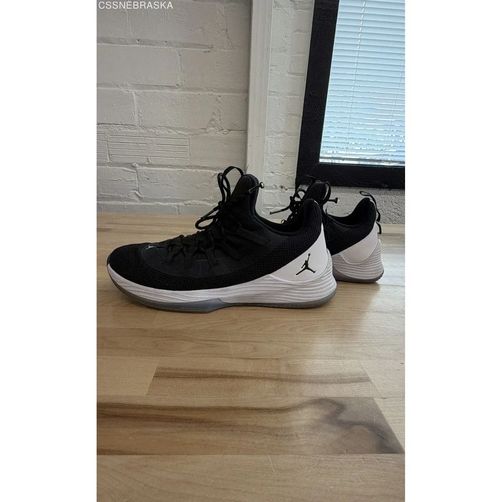 Jordan Ultra Fly‎ 2 Low Black White Basketball Sneakers Men's Size 10.5